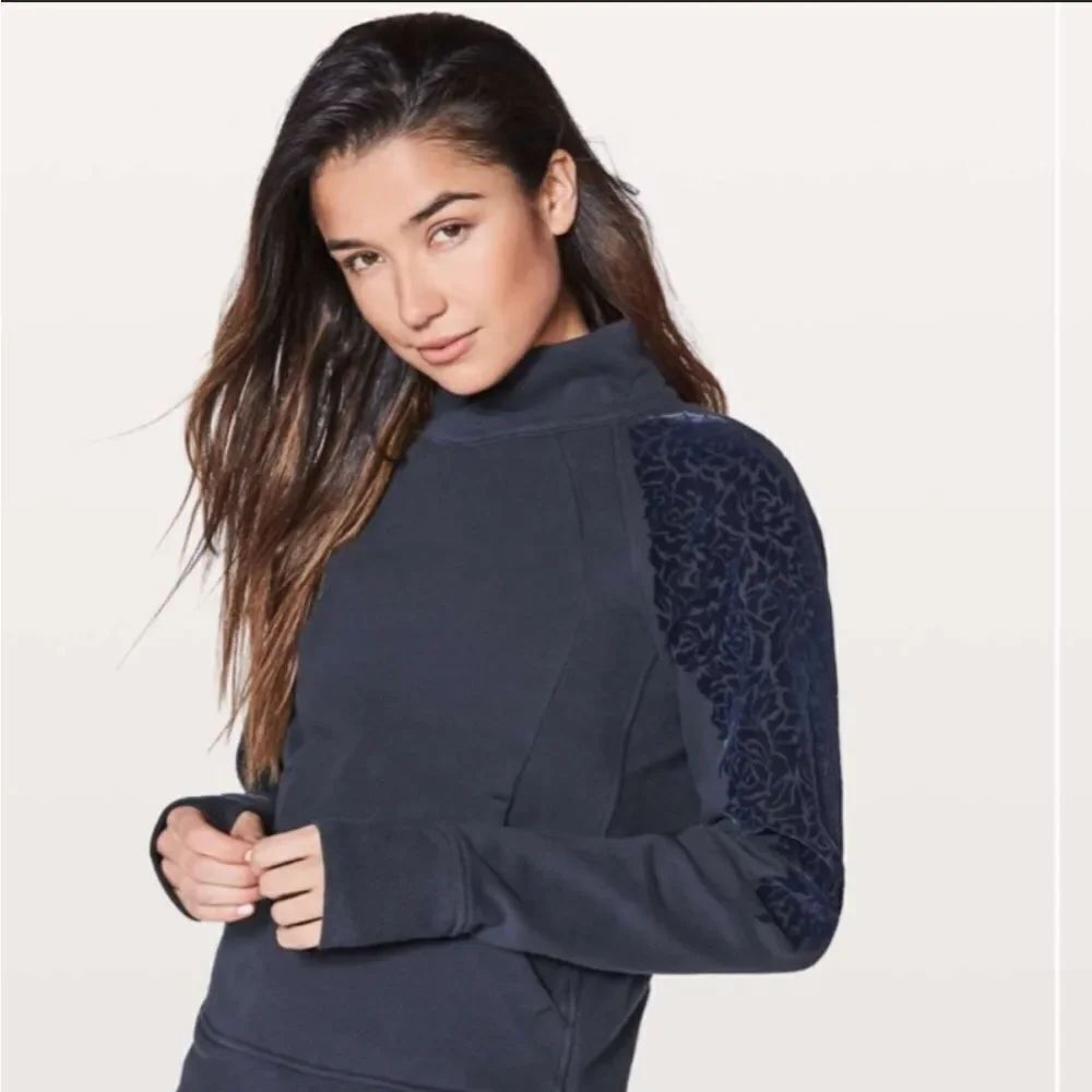 LULULEMON | Floral Flock Pullover Sweatshirt in Midnight Navy Blue Women’s 8